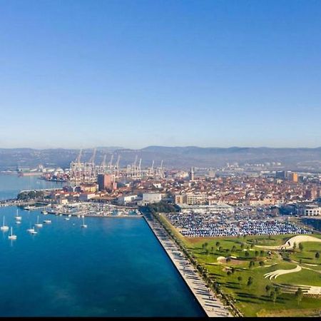 Lovely Apartment With Fabulous View Копер Екстериор снимка