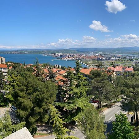 Lovely Apartment With Fabulous View Копер Екстериор снимка