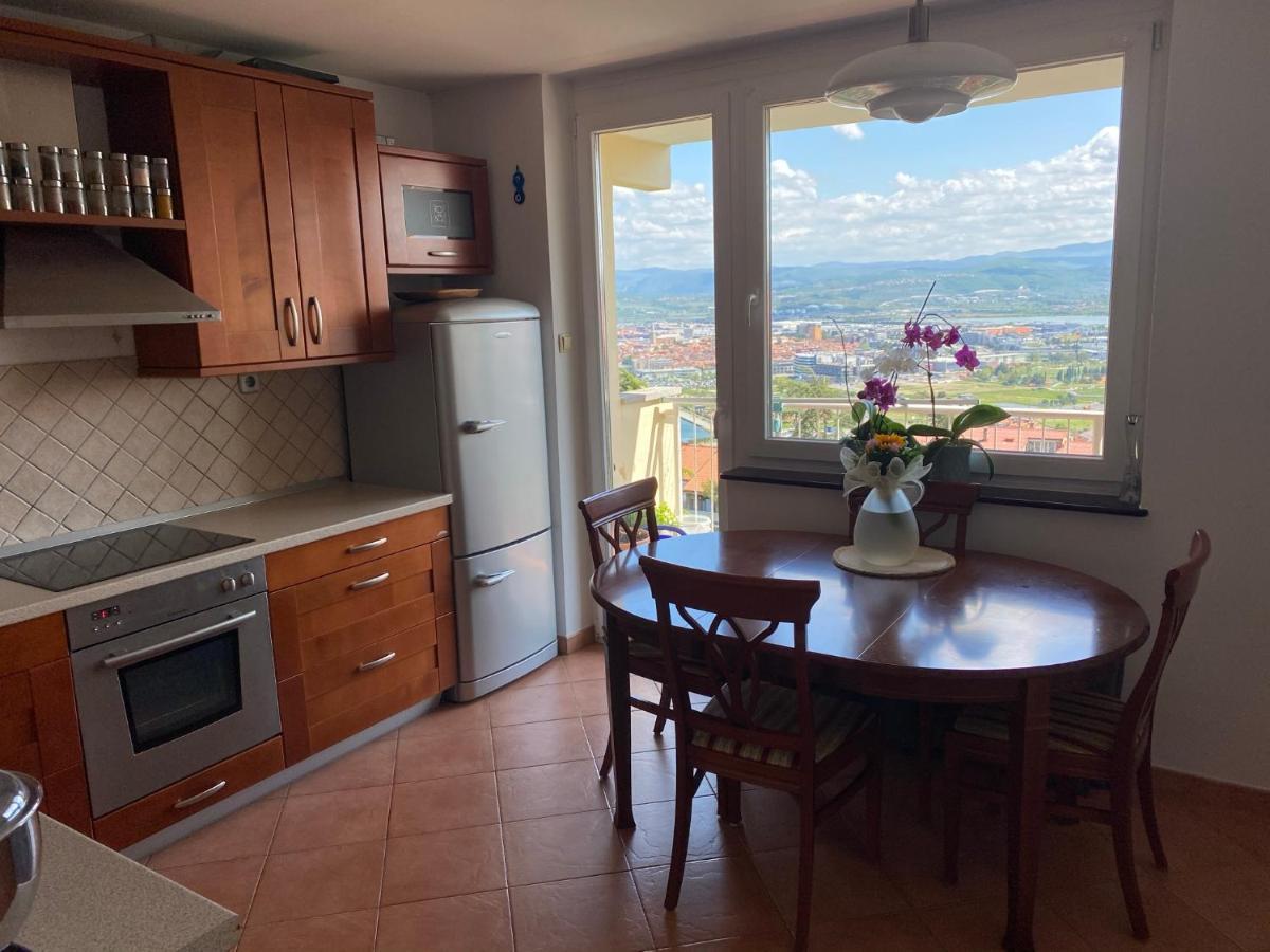 Lovely Apartment With Fabulous View Копер Екстериор снимка