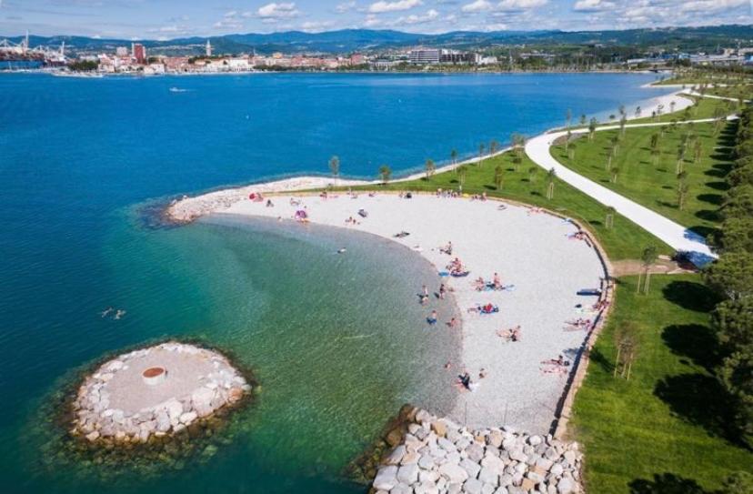 Lovely Apartment With Fabulous View Копер Екстериор снимка